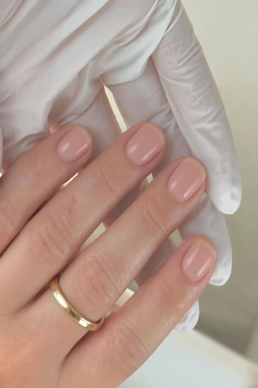 20 Tendencias de uñas verde escuro para darle un toque diferente a tu manicura 17