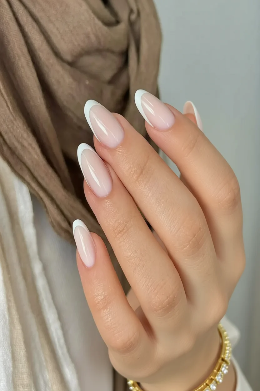 Uu00f1as nude con punta blanca: estilo francu00e9s clu00e1sico y elegante