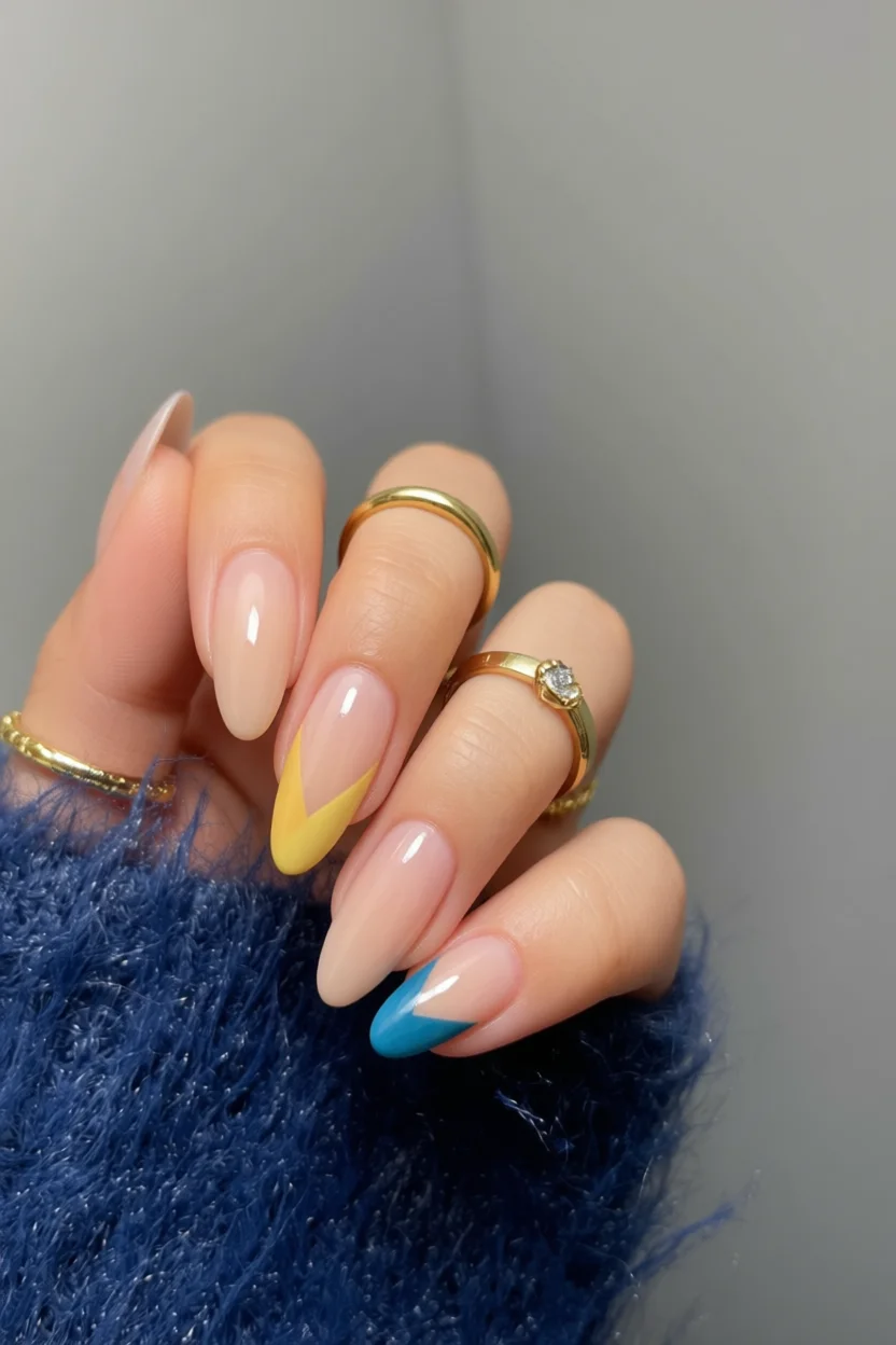 Uñas Francesas con Puntas de Color Amarillo y Azul
