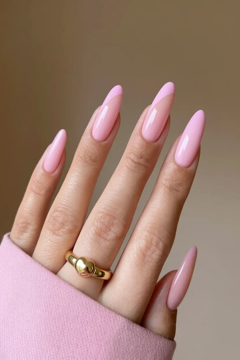 Uñas largas almendradas con degradado rosa pastel