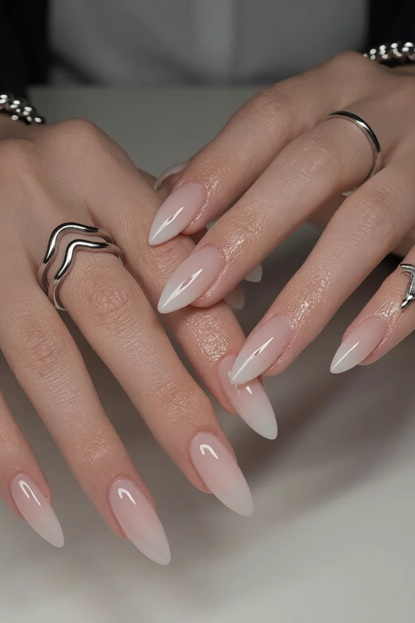 Uñas blancas que debes probar! 20 diseños elegantes que están conquistando a todas 11