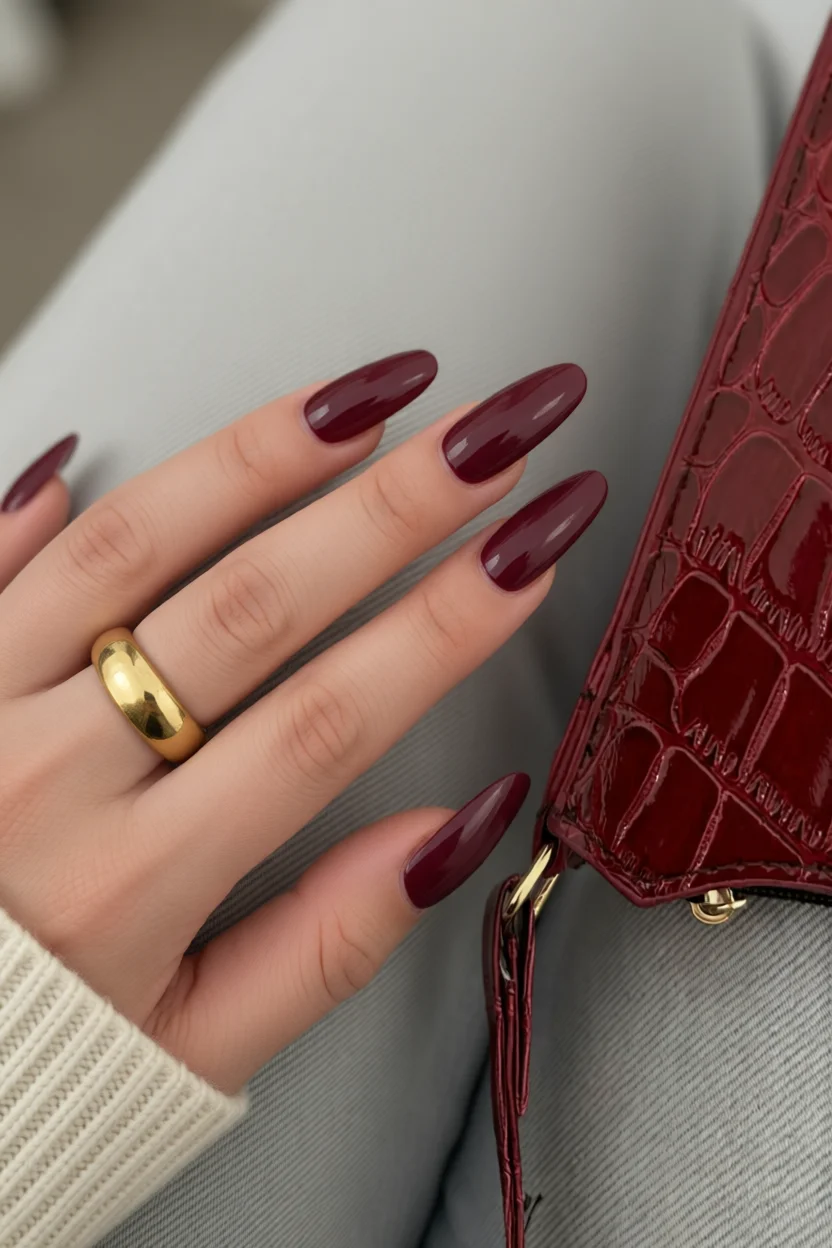 Uu00f1as almendradas en vino: manicura elegante y atemporal